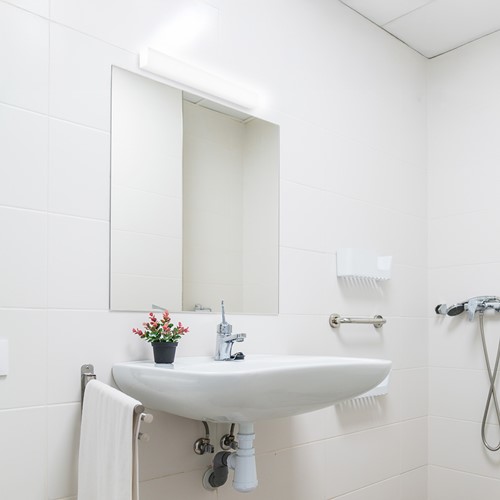 Pragmalux LED Spiegelarmatuur Aqualis vierkant IP44 IK03 600mm 15W 1700-1900lm 2700K-3000K-4000K 3-CCT wit RAL9016-5